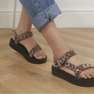 Teva Leopard Print midform  Sandals size 10